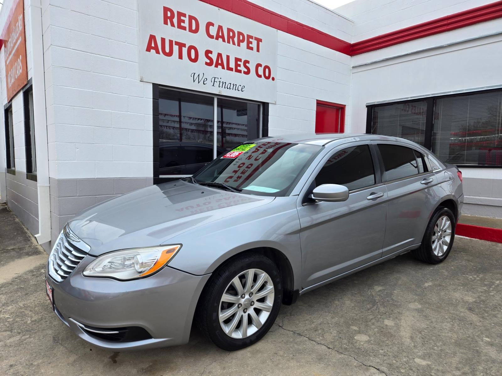 2013 SILVER /Gray Chrysler 200 Touring (1C3CCBBB1DN) with an 2.4L L4 DOHC 16V engine, 6-Speed Automatic transmission, located at 503 West Court, Seguin, TX, 78155, (830) 379-3373, 29.568621, -97.969803 - 2013 Chrysler 200 Touring with a 2.4L L4 DOHC 16V, Automatic, Tilt, Cruise, AM/FM/CD/AUX Stereo, Power Windows, Locks, Seat and Side Mirrors, Tinted Windows, Alloy Wheels, Universal Garage Opener, Rear Defroster and more!! - Photo #0